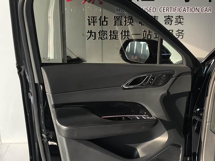 Фото 6 - Hongqi HS3 Hybrid