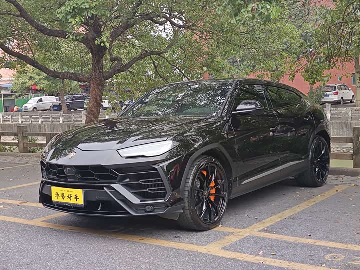 Фото 1 - Lamborghini Urus