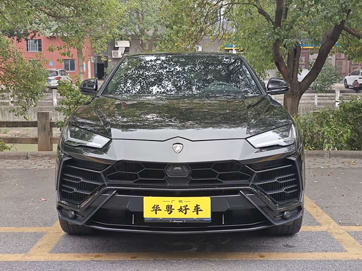 Фото 2 - Lamborghini Urus
