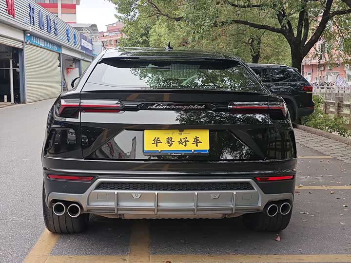Фото 3 - Lamborghini Urus