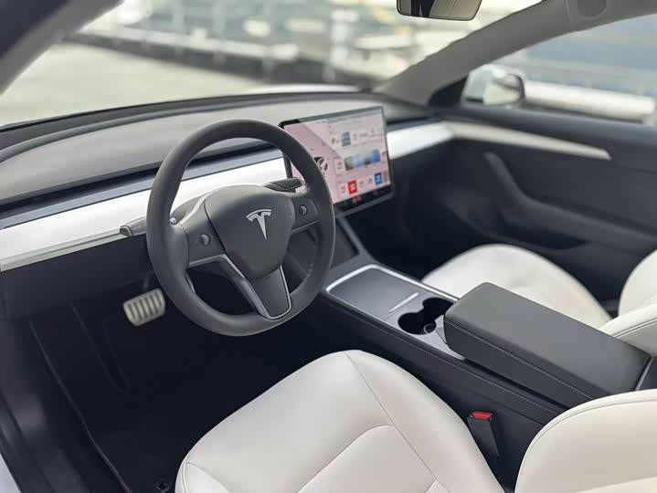 Фото 3 - Tesla Model 3