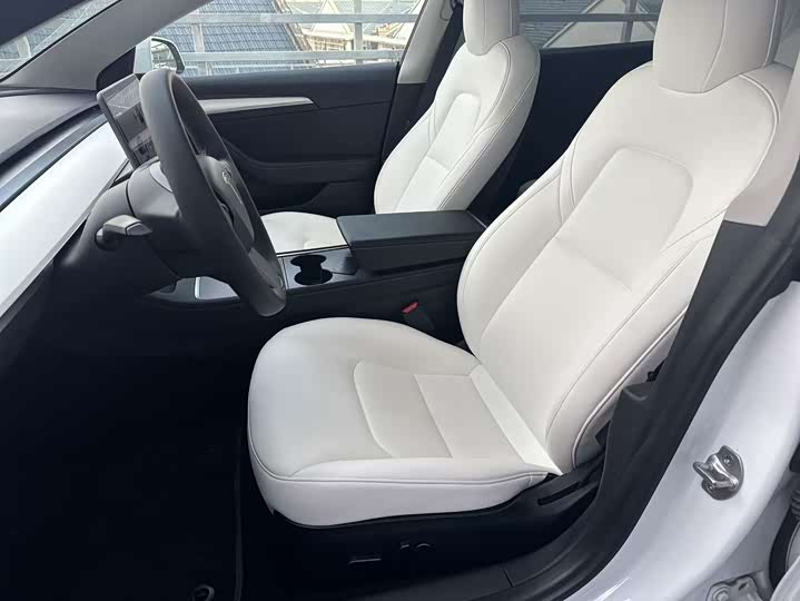 Фото 4 - Tesla Model 3