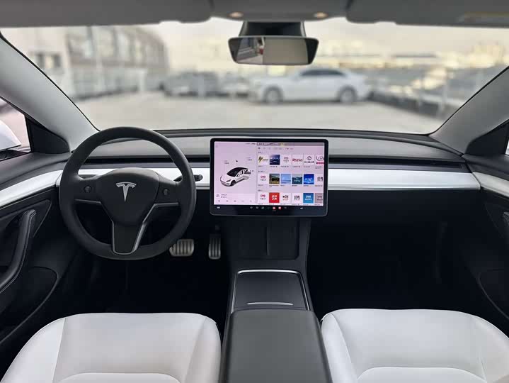 Фото 6 - Tesla Model 3