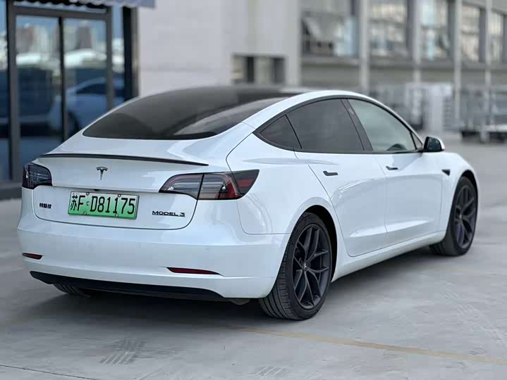 Фото 8 - Tesla Model 3