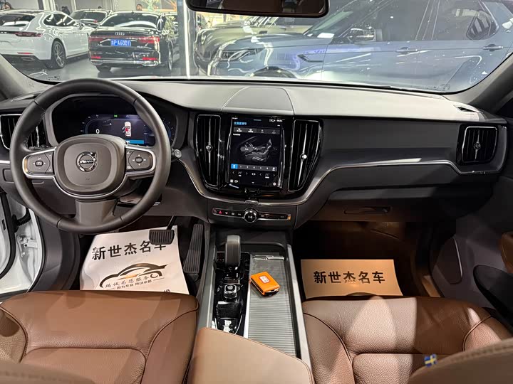 Фото 6 - Volvo XC60