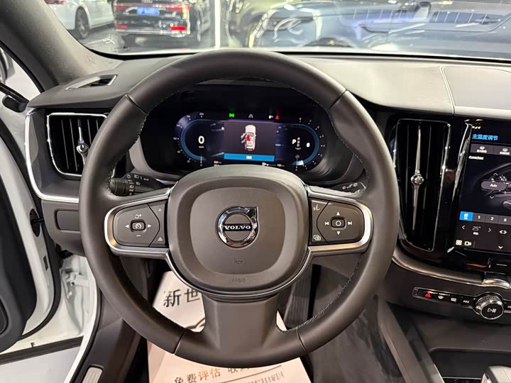 Фото 8 - Volvo XC60