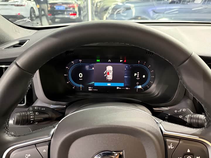 Фото 9 - Volvo XC60