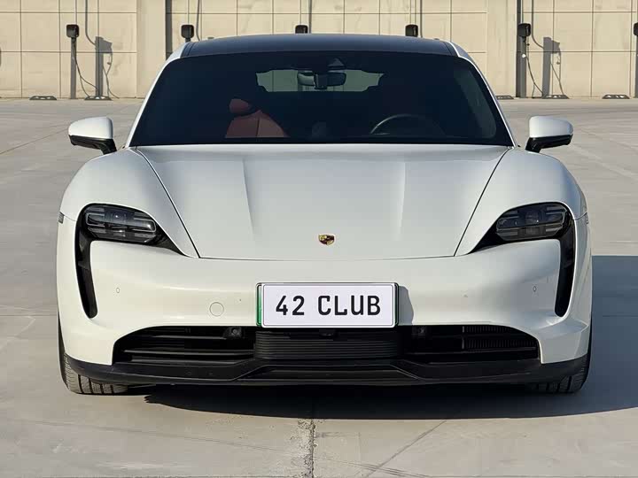 Фото 2 - Porsche Taycan