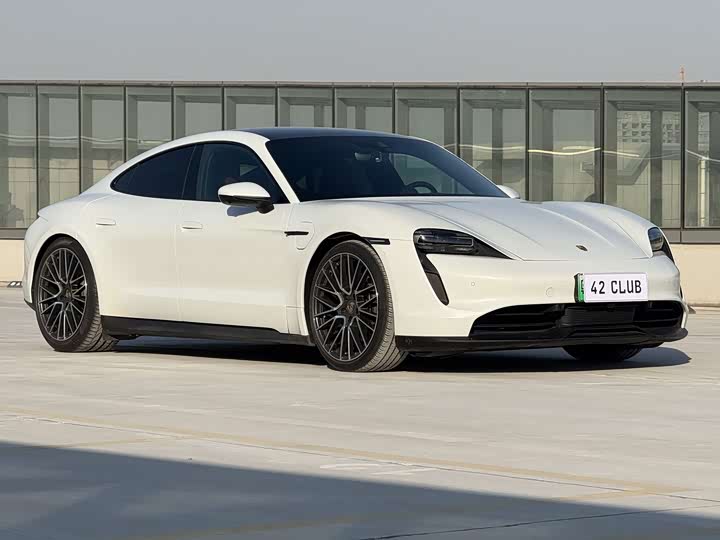 Фото 3 - Porsche Taycan