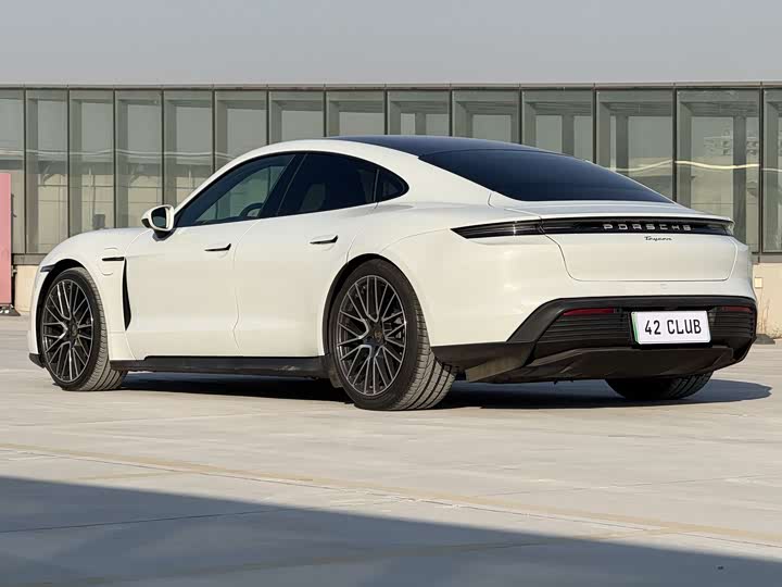 Фото 6 - Porsche Taycan