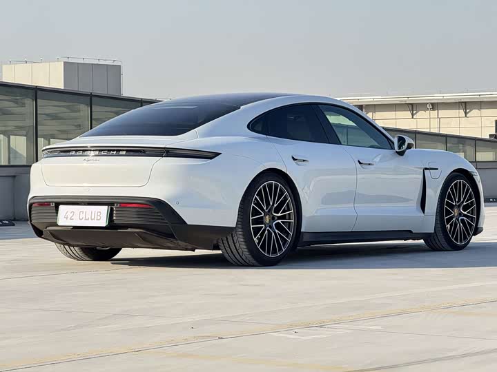 Фото 7 - Porsche Taycan