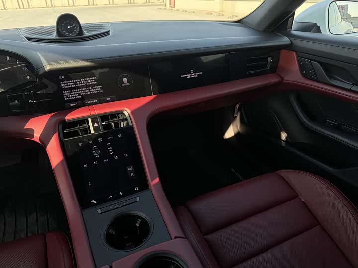 Фото 9 - Porsche Taycan