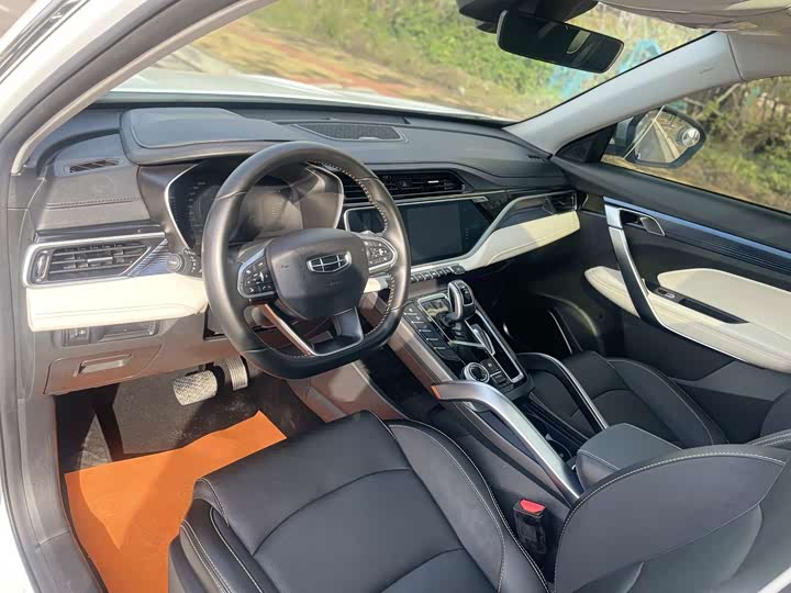 Фото 4 - Geely Atlas