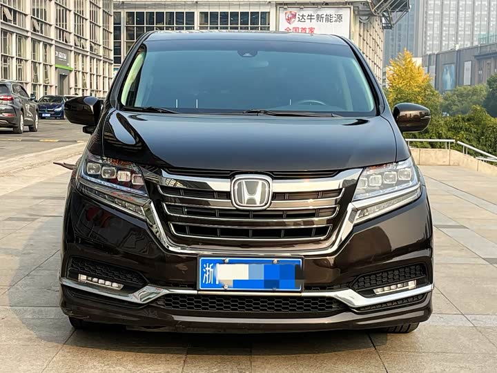 Фото 2 - Honda Elysion