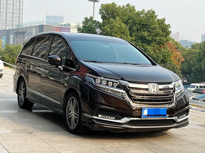 Фото 3 - Honda Elysion