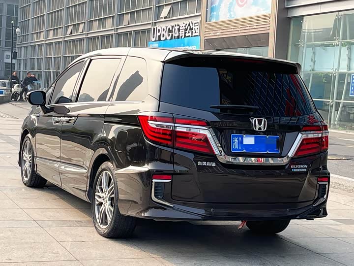 Фото 4 - Honda Elysion