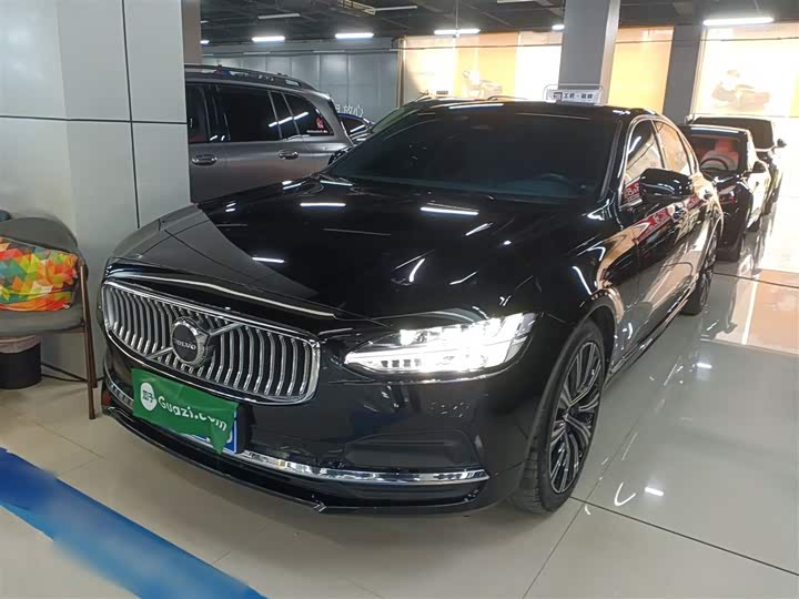 Фото 1 - Volvo S90