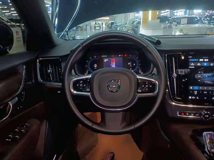 Фото 3 - Volvo S90