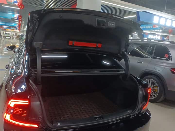 Фото 9 - Volvo S90