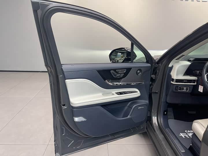 Фото 8 - Lincoln Corsair