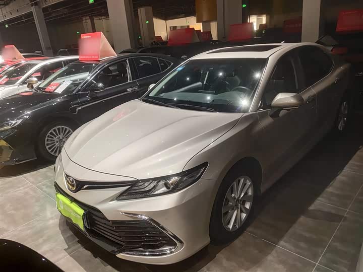 Фото 1 - Toyota Camry