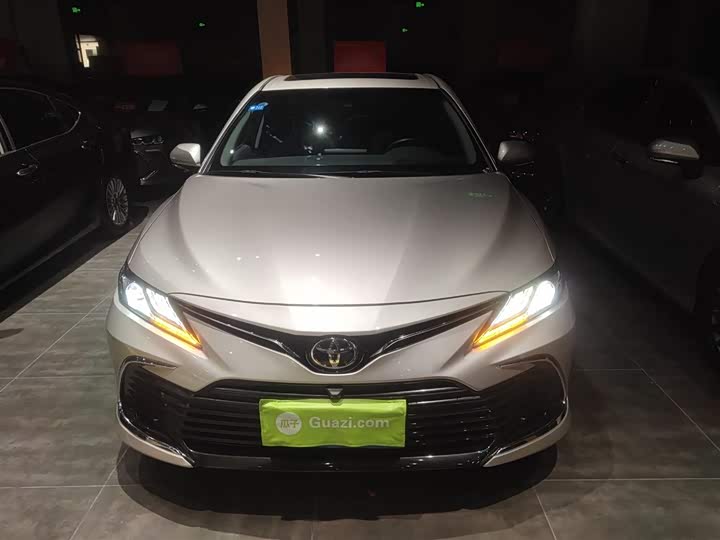 Фото 3 - Toyota Camry