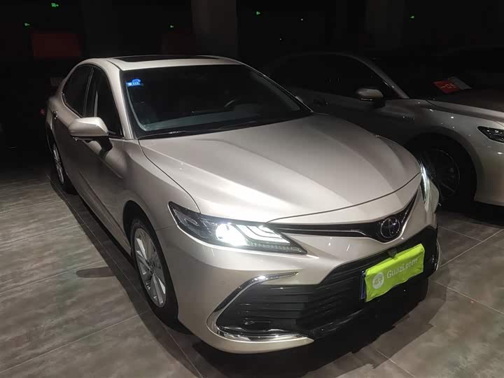 Фото 4 - Toyota Camry