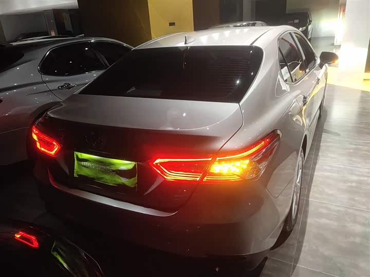 Фото 6 - Toyota Camry