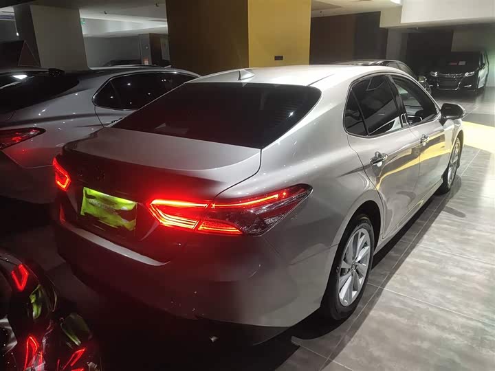 Фото 7 - Toyota Camry