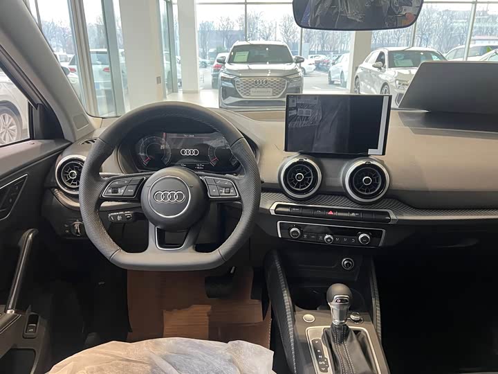 Фото 9 - Audi Q2L