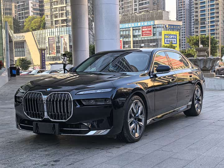 Фото 1 - BMW 7 Series