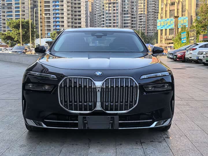 Фото 2 - BMW 7 Series