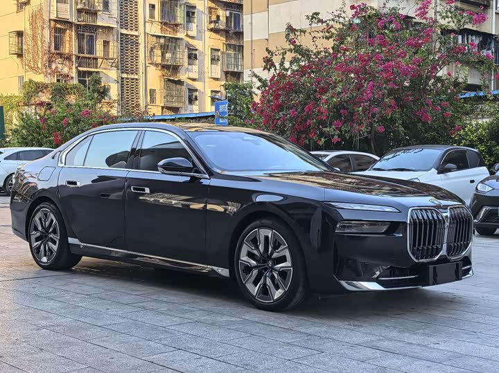 Фото 3 - BMW 7 Series