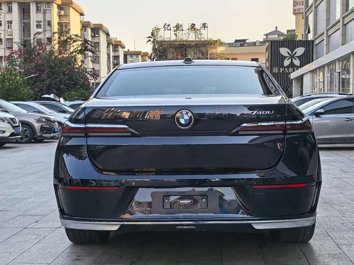 Фото 5 - BMW 7 Series