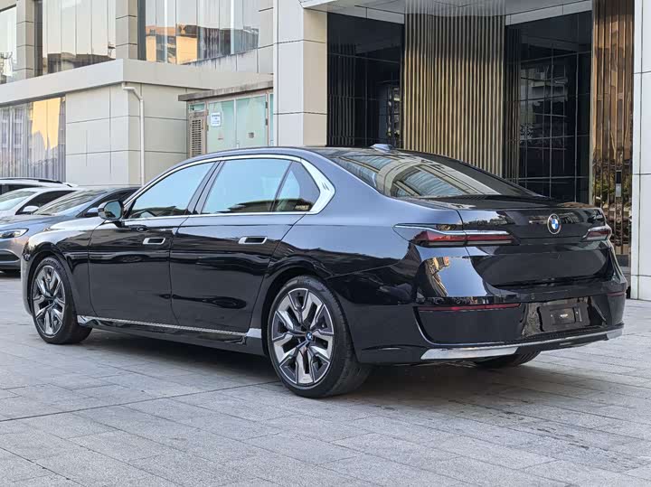 Фото 6 - BMW 7 Series