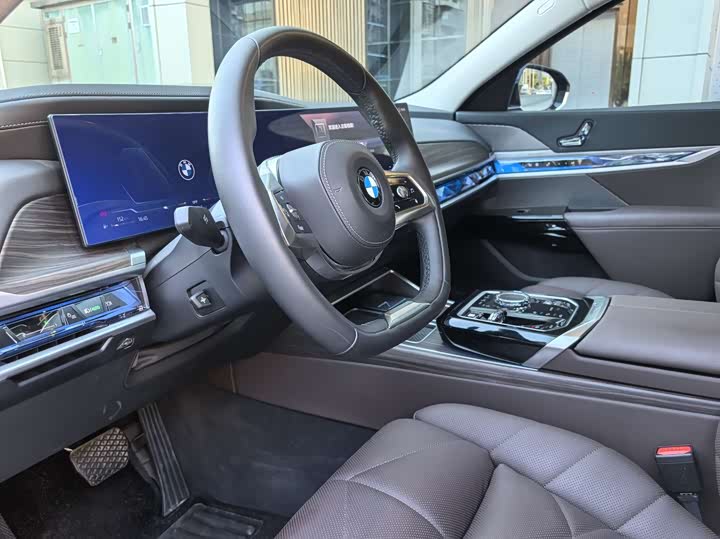 Фото 8 - BMW 7 Series