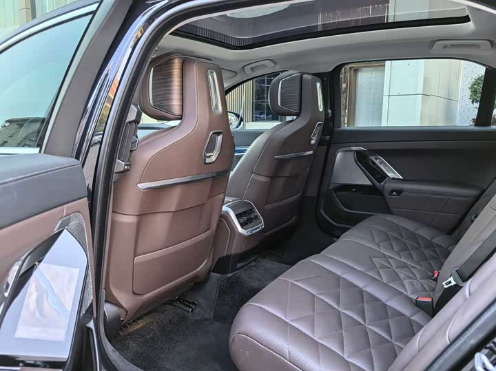 Фото 9 - BMW 7 Series