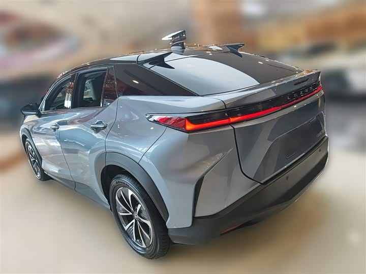 Фото 9 - Lexus RZ