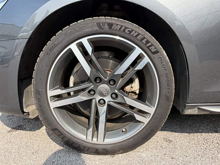 Фото 8 - Audi A4L