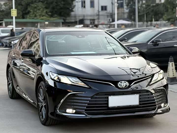 Фото 1 - Toyota Camry