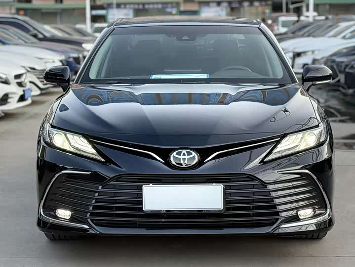 Фото 3 - Toyota Camry