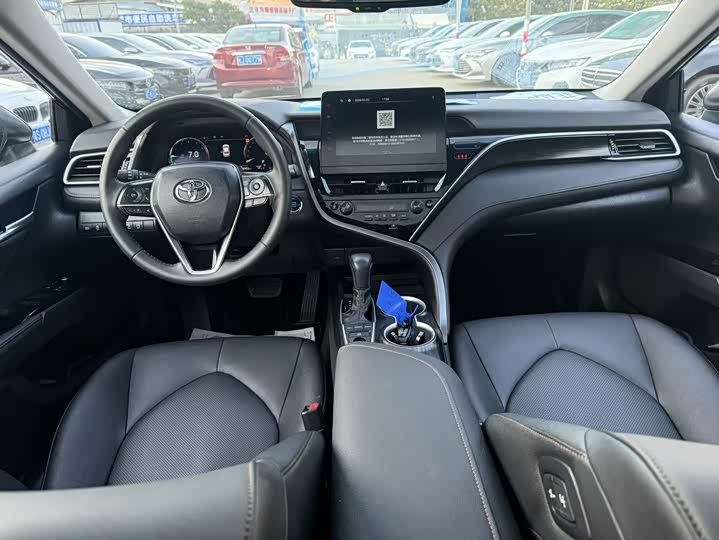 Фото 4 - Toyota Camry