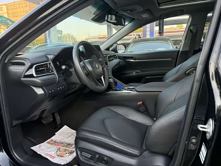 Фото 5 - Toyota Camry