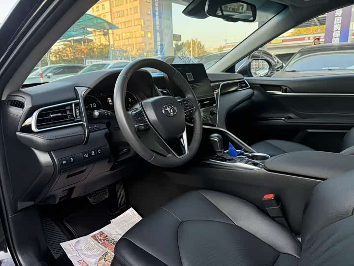 Фото 6 - Toyota Camry