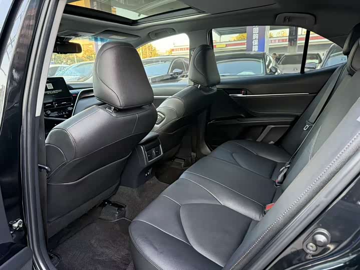 Фото 7 - Toyota Camry