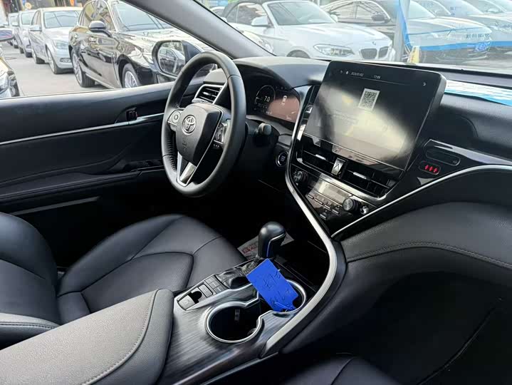 Фото 9 - Toyota Camry