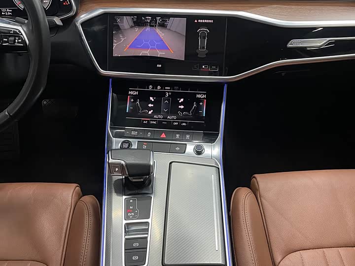 Фото 6 - Audi A6L