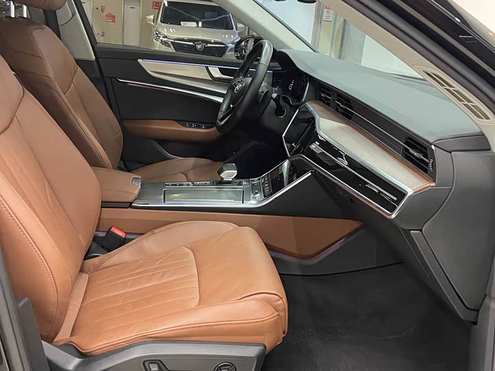 Фото 7 - Audi A6L