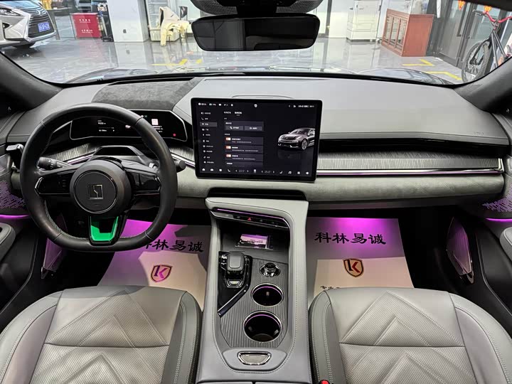 Фото 6 - Zeekr 001