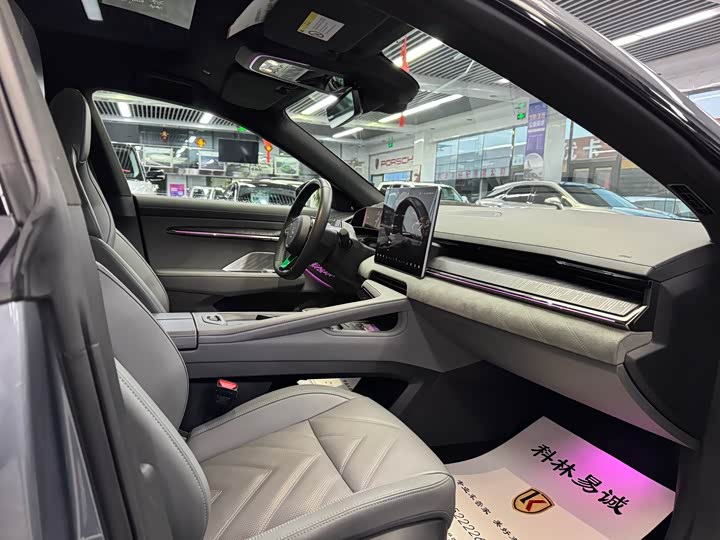 Фото 7 - Zeekr 001